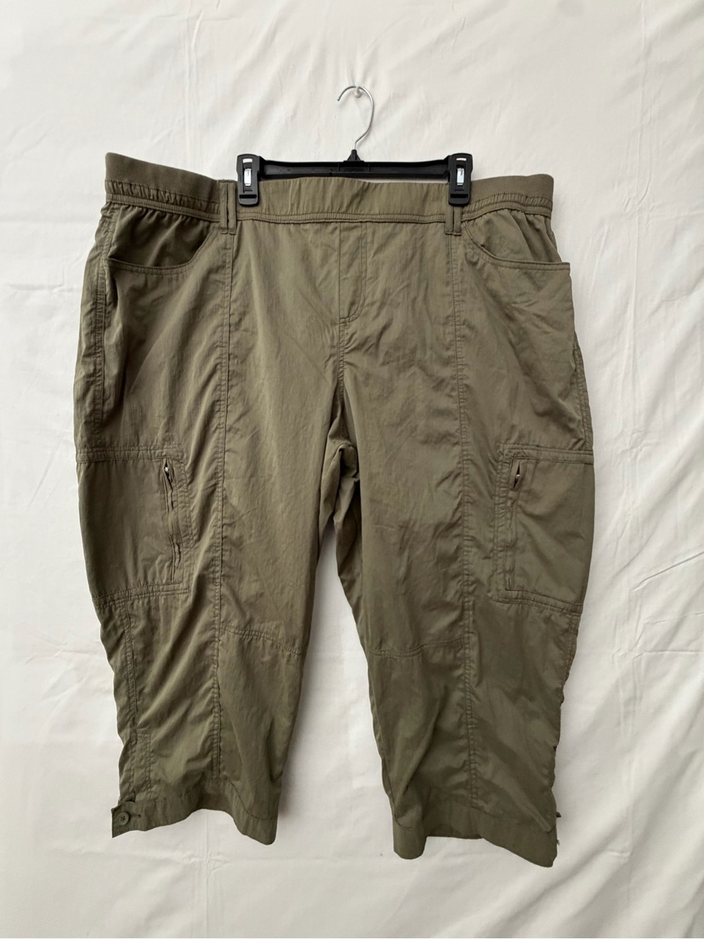 Westbound Woman Olive Green Cargo Capris 22W Pockets Excellent Condition(A738)